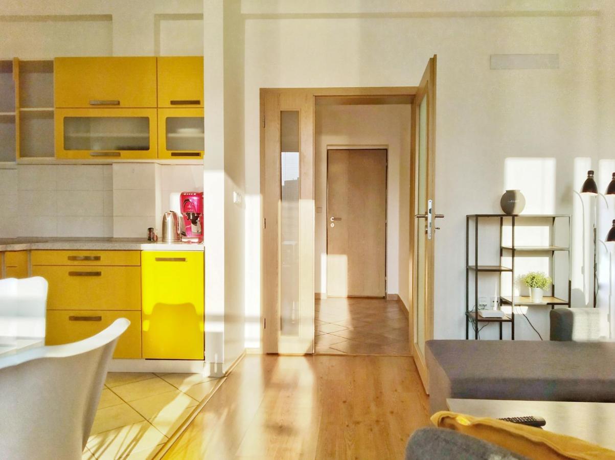 Yellow Apartment Ostrava Exterior photo