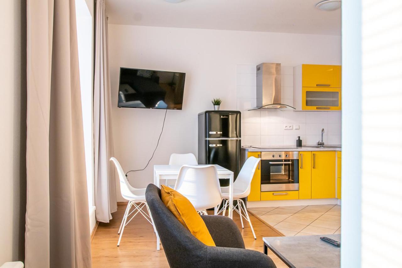 Yellow Apartment Ostrava Exterior photo