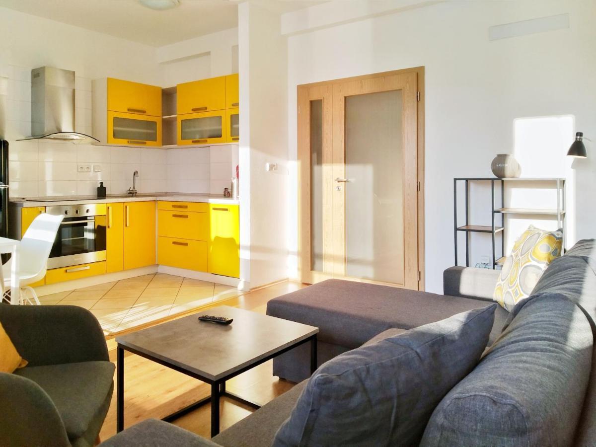 Yellow Apartment Ostrava Exterior photo