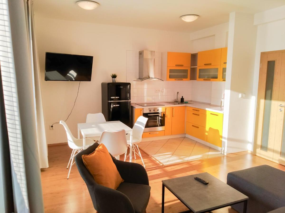 Yellow Apartment Ostrava Exterior photo